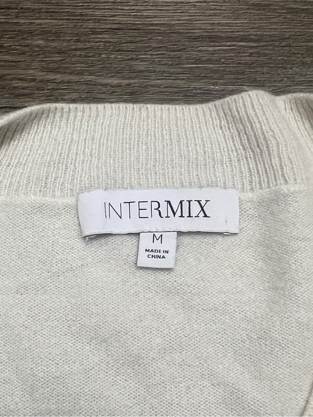 Intermix 100% Cashmere Elroy V-Neck Cashmere Sweater Size Medium Cream Ivory - Picture 6 of 8